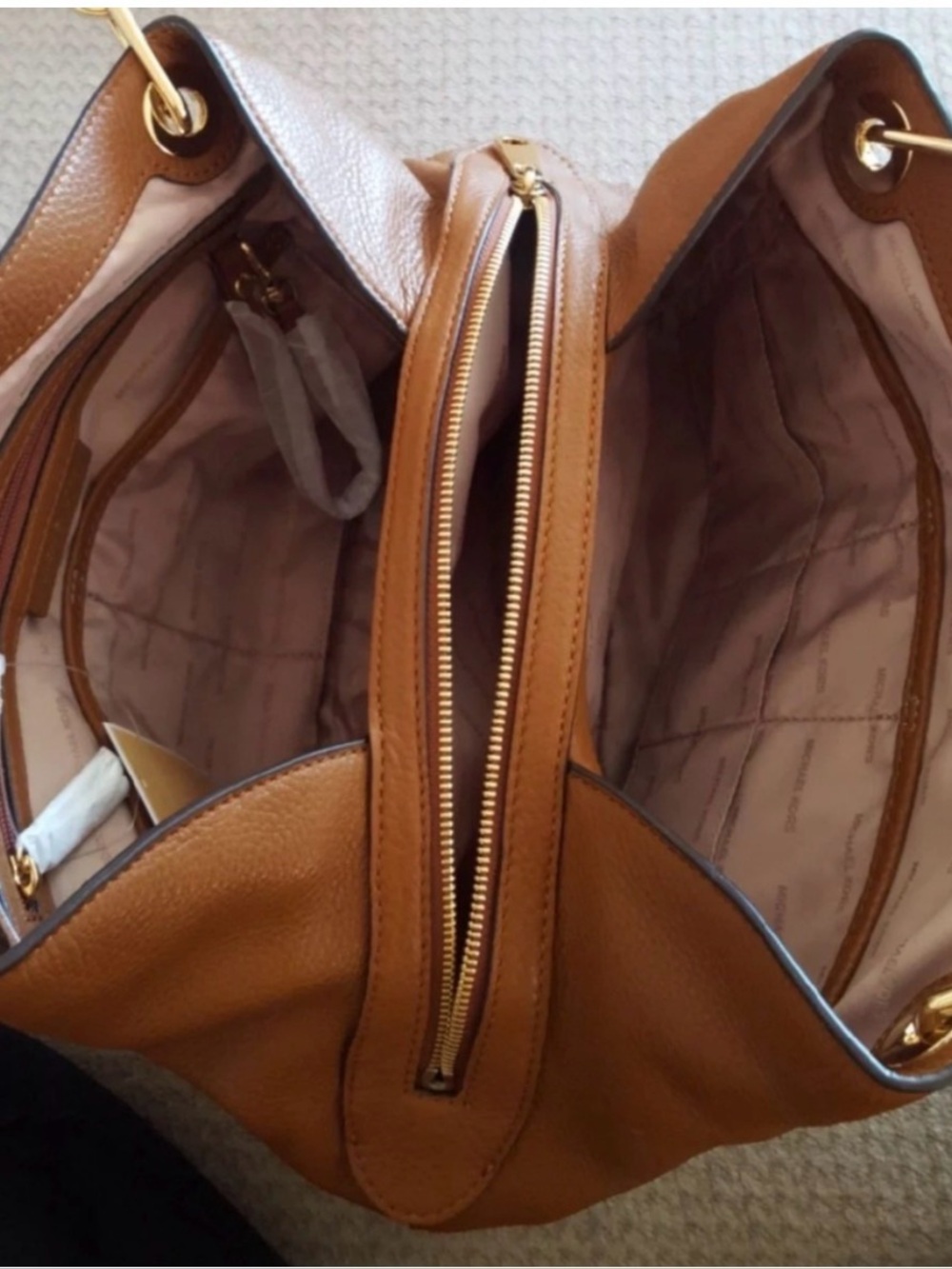 Michael Kors Raven LG Shoulder Tote NWT! - Picture 3 of 11